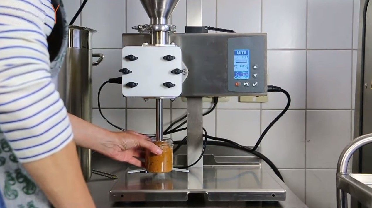 Remplisseuse de produits fluides et grumeleux fgy09_1