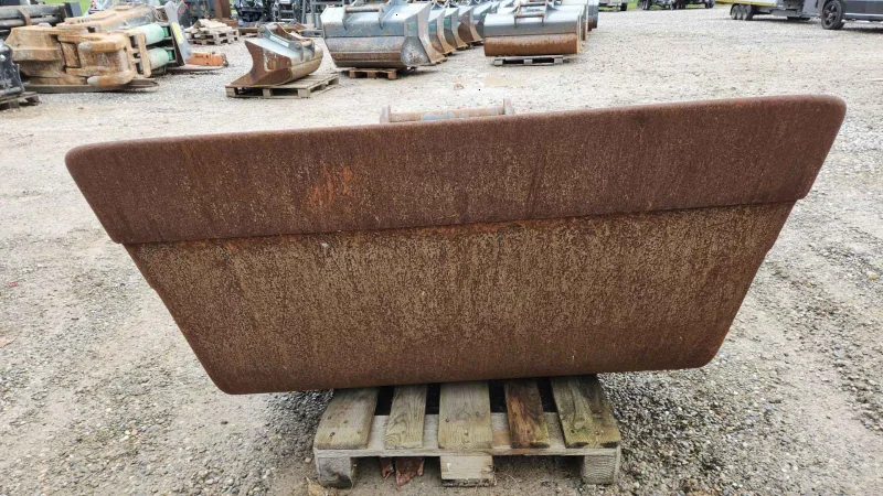 Godet de talutage orientable Egli pour pelle araignée EML-S 120-1400 - OilQuick OQ 60-5, 1400 mm, 2017_1