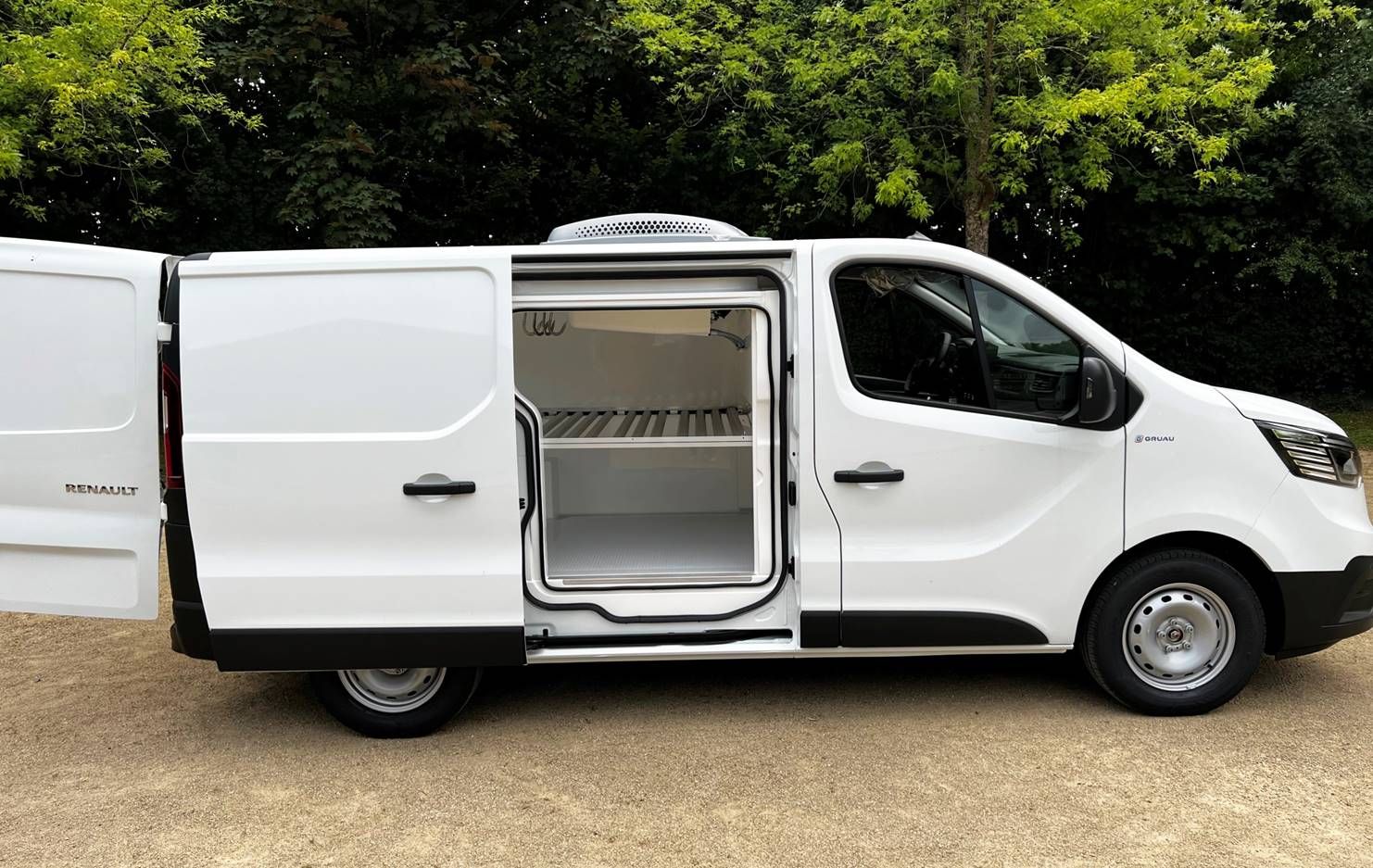 Véhicule frigorifique à cellule intégrée IsoCity 3,7 à 5,6 m3 - Froid positif ou négatif - Renault  Trafic_1