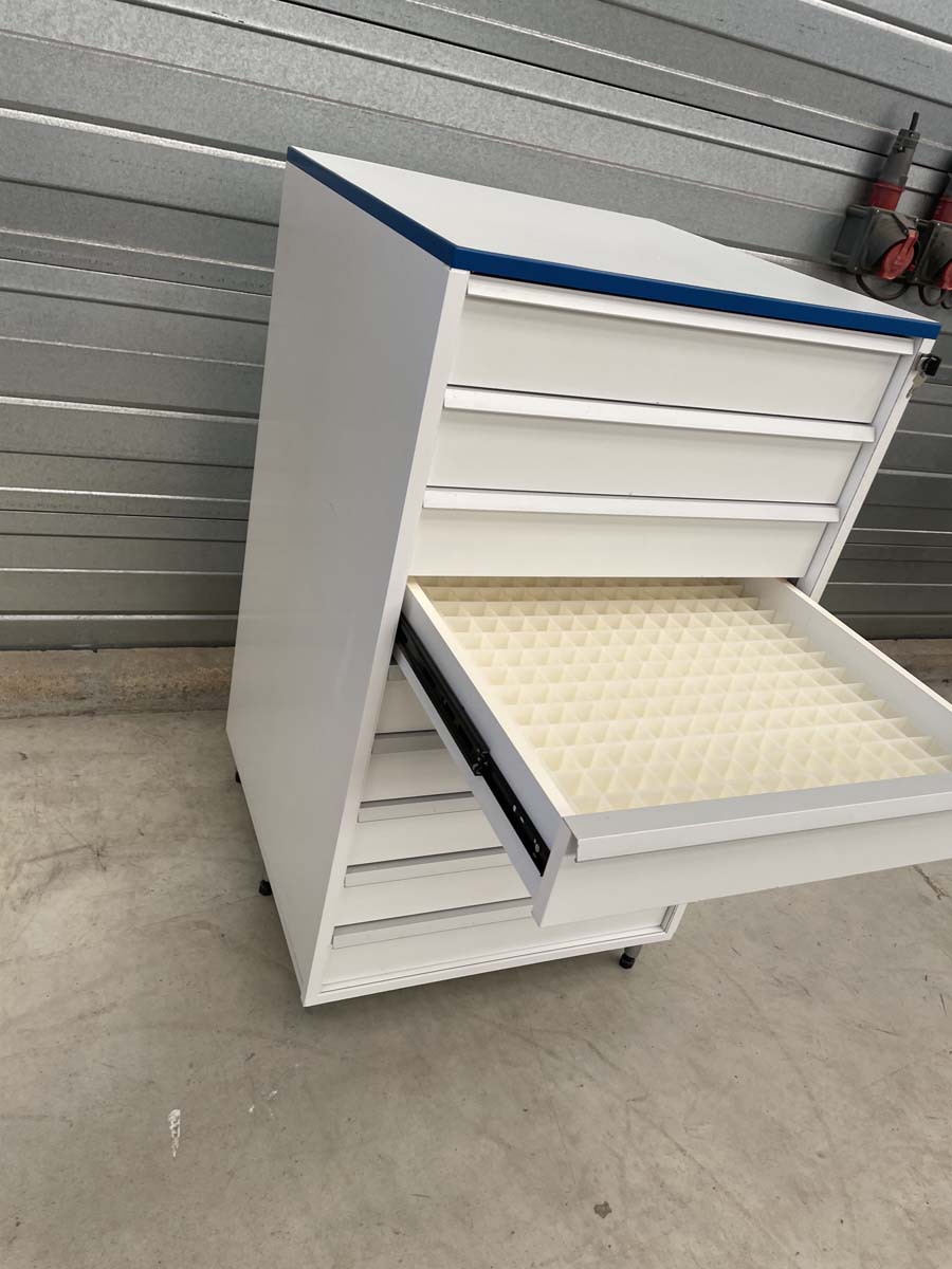 Meuble d'occasion de laboratoire avec 9 tiroirs - verrouillage à clés - ATEX - P21091159_1