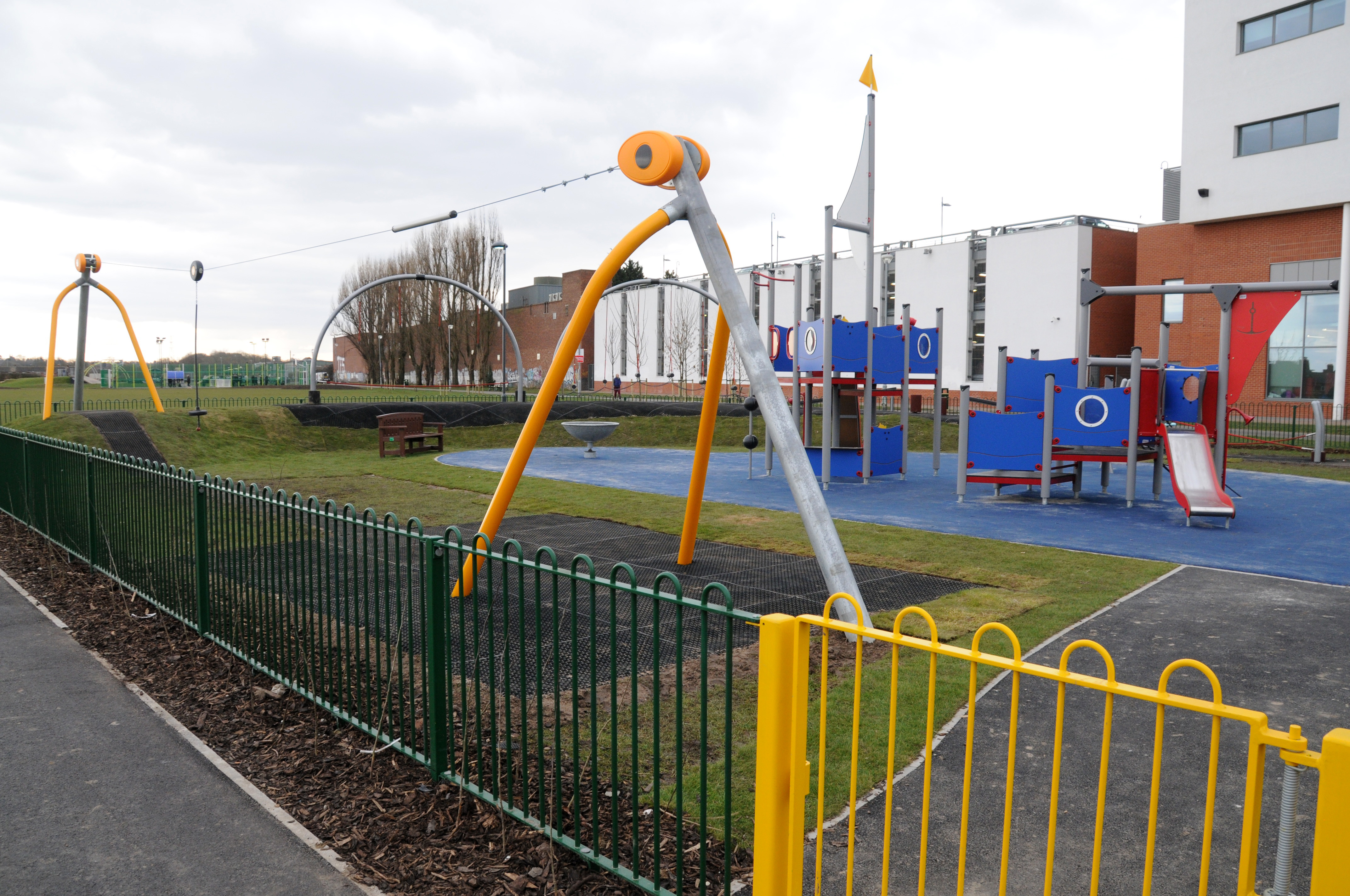 Tyroliennes Mantis - Réf 8064717 - HAGS - Structure pour aire de jeux - Tranche d'âge 5-12 ans_1