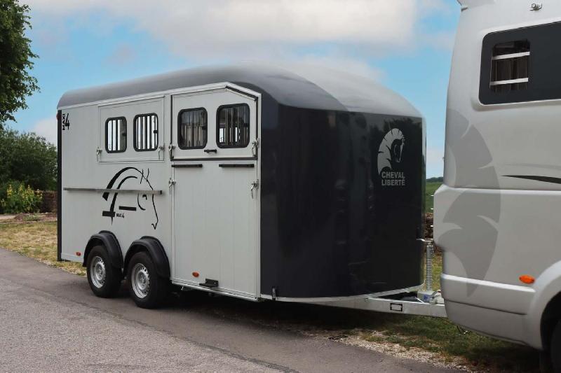Remorque Van à chevaux CHEVAL LIBERTE MAXI 4 - 4 Places - 478 x 207 x H230 cm - PTAC : 2700 à 3500 kg - Référence SW700Ma12_1