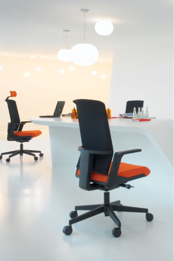 Tela - Siège de travail éco-conçu, cadre dossier unique avec résille 3D ou placet tapissé_1