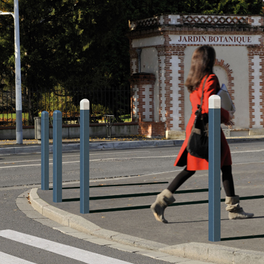 Potelet haute visibilité conviviale 70x70mm - acier peint noir et blanc - 8206333_1