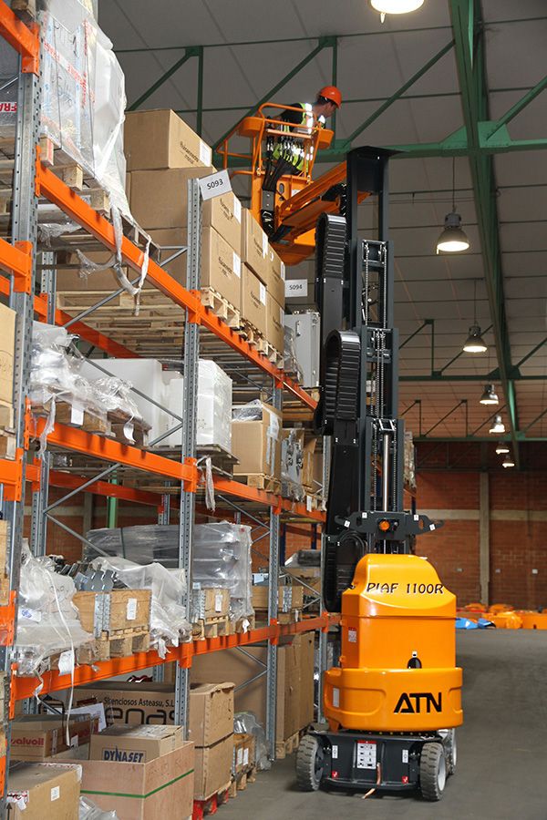 Équipement élévateur avec hauteur de travail de 10,92 m