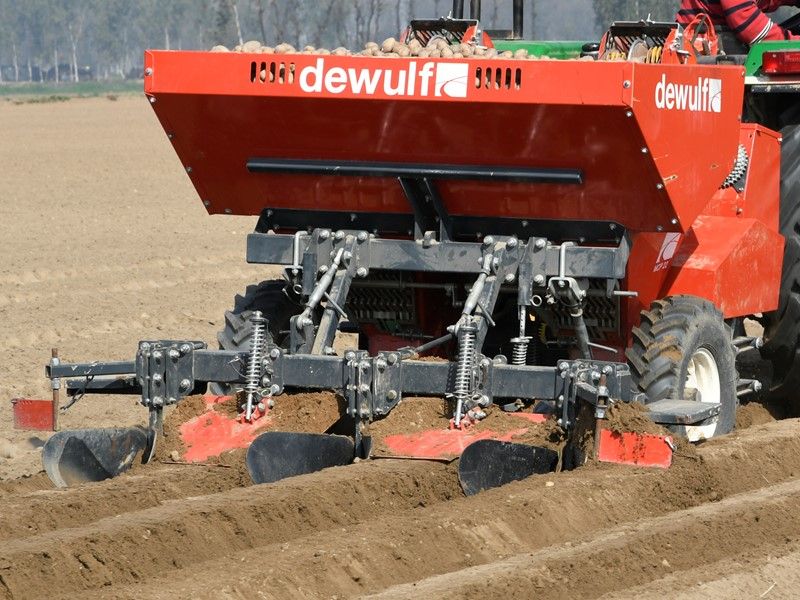 Cp22 Farmer - planteuse à godets 2 rangs portée - Dewulf BV - trémie 550 kg_1