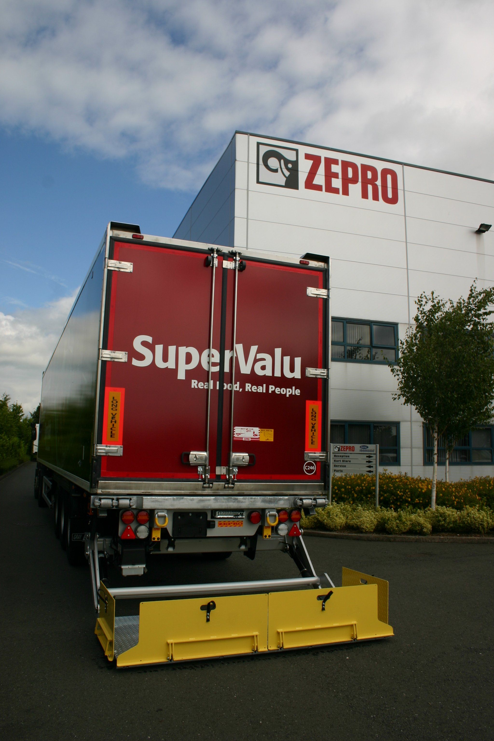 Szft 200 - Hayon élévateur Hiab Zepro - rétractable, plateforme acier, levage 2000 kg_1