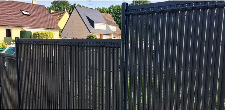 Occultant pour grillage en PVC durable et résistant