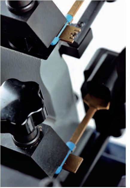 206 Machine pour clés à panneton et à pompe - Keyline S.P.A. - 44 kg - Reproduction clés anglaises et casiers postaux_1