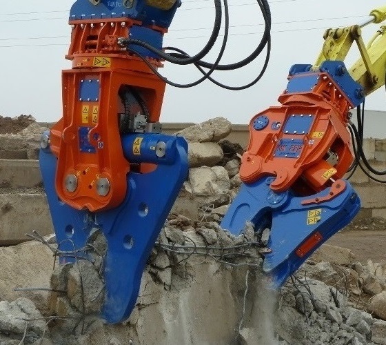 Outil de démolition avec booster automatique 750 bar