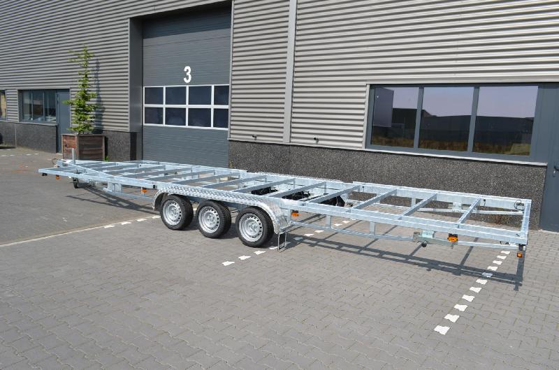 TH 7m80 x 2m44 version basse 3 essieu x 1350 kg_1