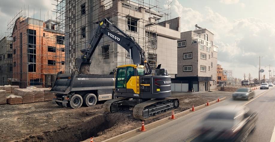 Machine Volvo ECR235E compacte et performante