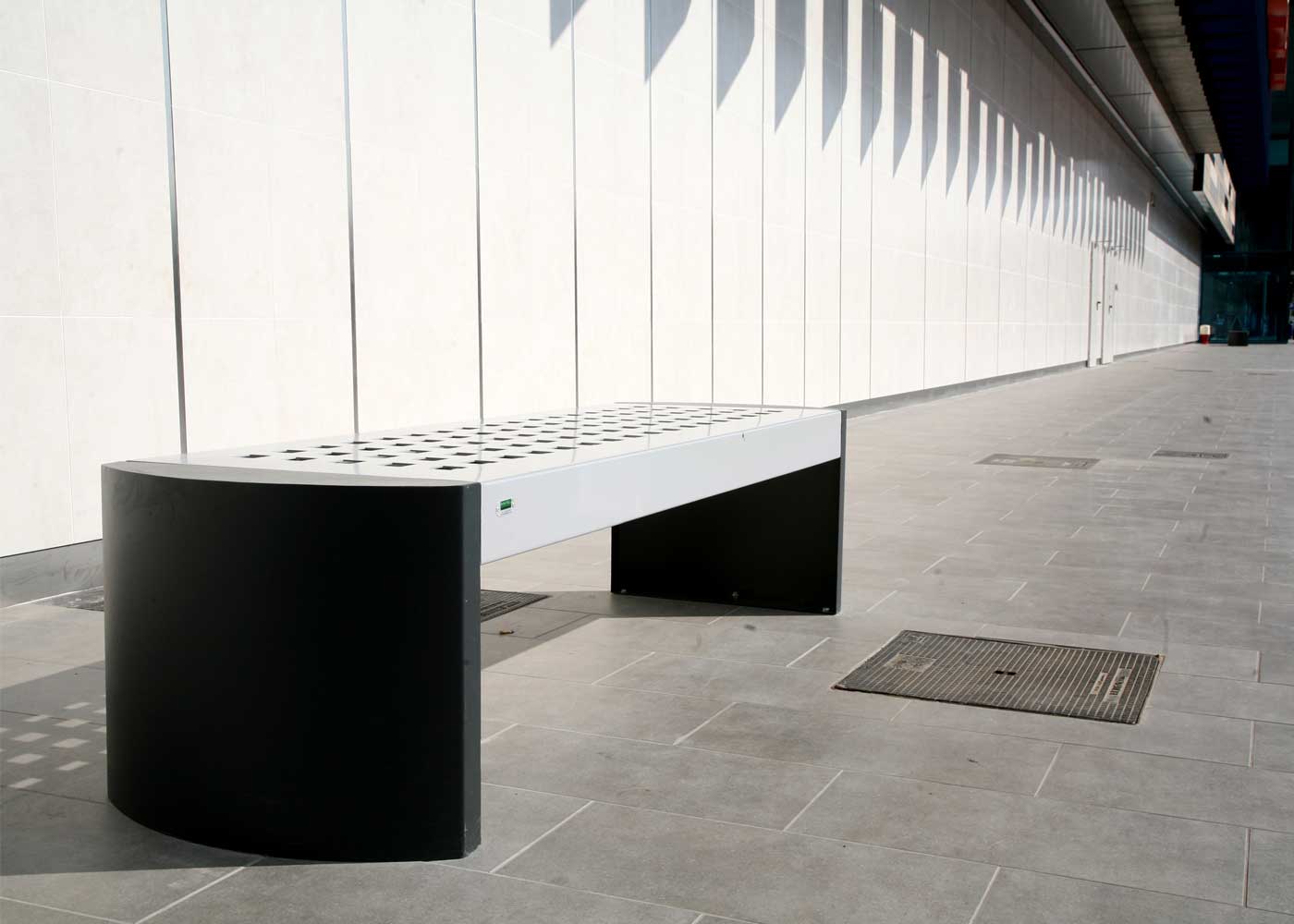 Banc public en acier galvanisé - modèle Trau UM396E - traitement Ferrus anticorrosion_1