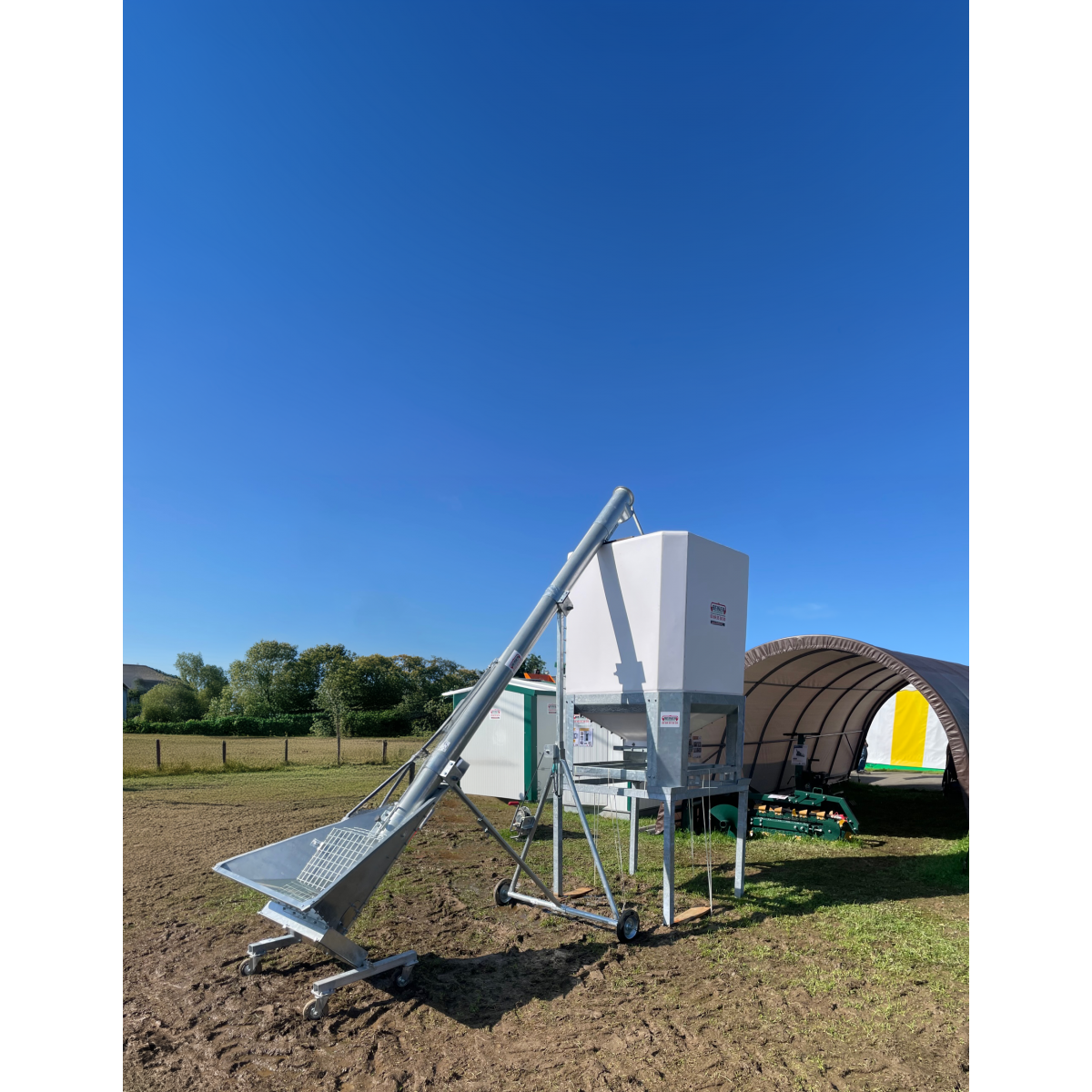 Vis à grain sur chariot mobile avec trémie triangulaire de 1150mm - Longueur 4m - Diamètre 150mm - 1er prix_1