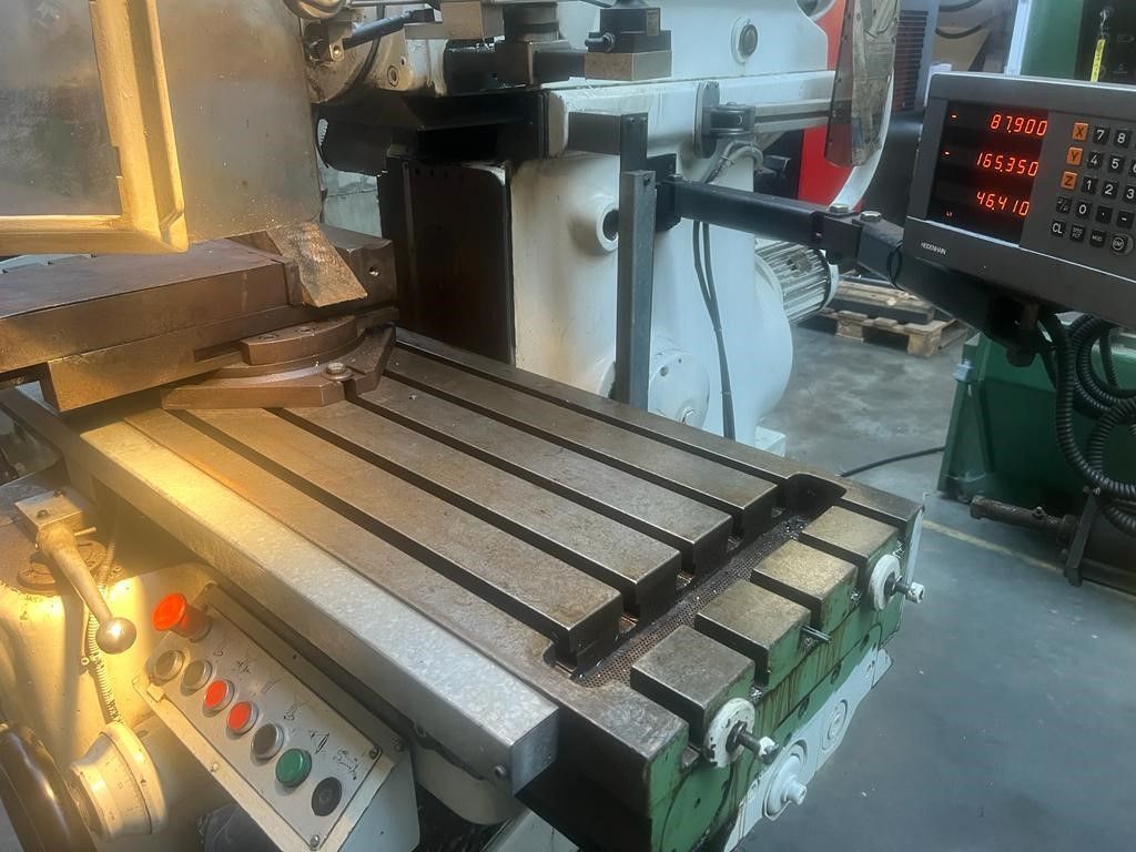 Machine-outil HURON MU5 avec courses longitudinales de 1300 mm