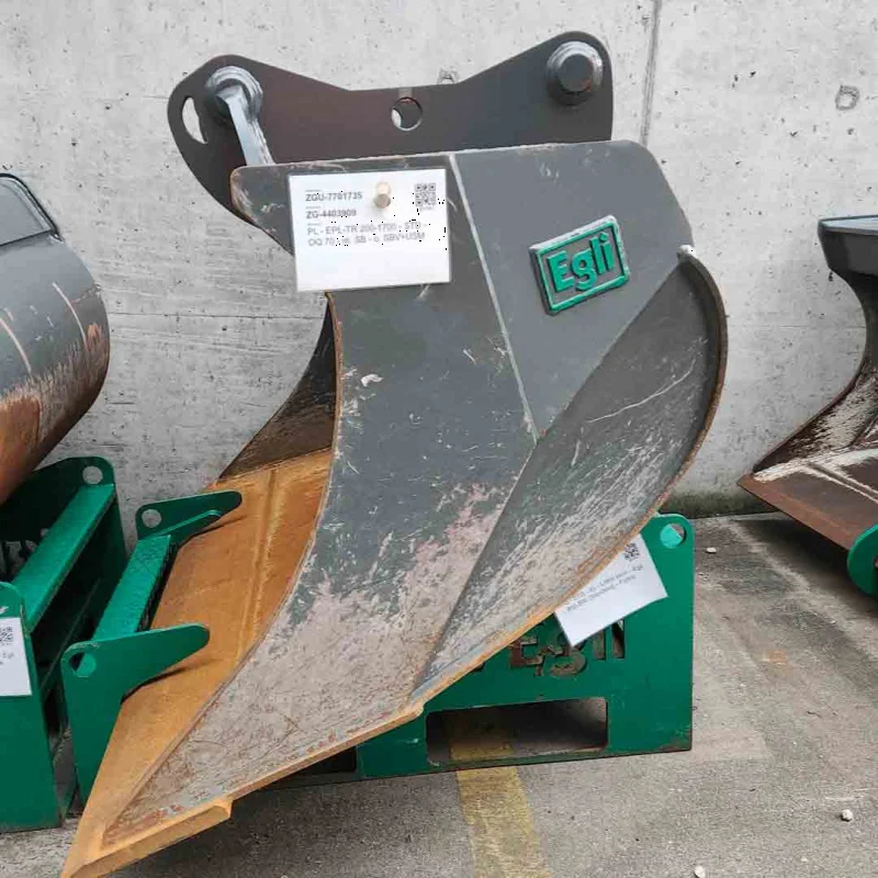 Godet niveleur Egli EPL-TR 200-1700 avec attache OilQuick OQ 70 - 990L - 15 à 20t_1