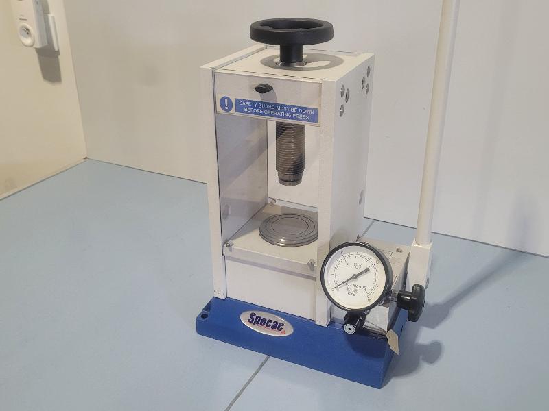Presse hydraulique manuelle SPECAC 15 tonnes - préparation de pastilles - FTIR_1