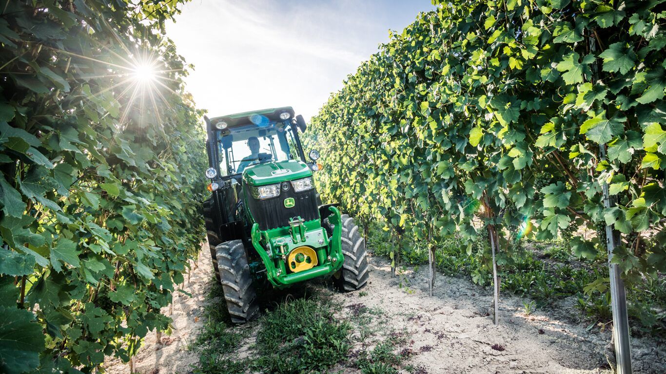 5105GF Tracteur agricole - John Deere - 77 kW (105 ch) - Série 5G spécialisée pour vergers et vignobles_1