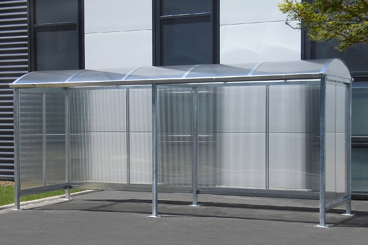 Abris fumeurs à toit arrondi - Série ATE - Sur mesure avec bardage avant, banc, barre assis/debout ou cendrier en option_1