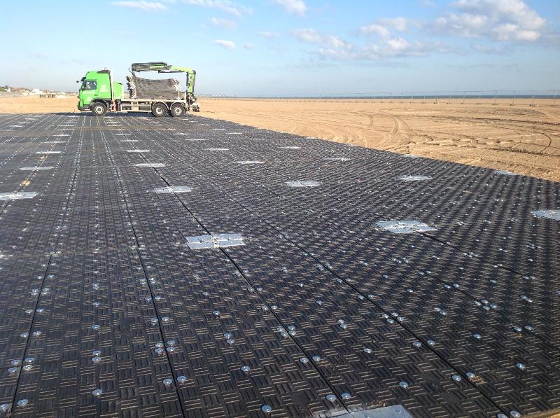 Location de plaques de roulage plastique pour chemins d'accès, piétons et plateformes temporaires -  PISTECO_1