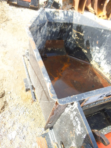 Bb1 - benne a beton 500l + goulotte_1