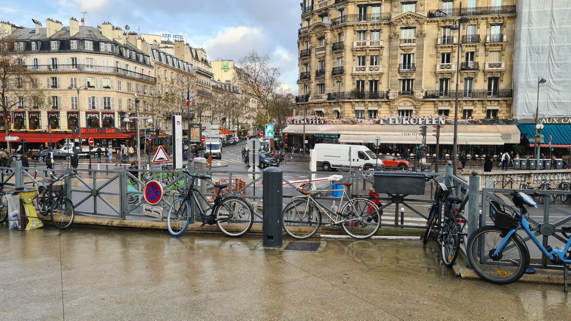 Borne fixe de distribution d'énergie grande capacité - 24 modules - jusqu'à 12 prises 16A/230V et robinets d'eau - EDF24_0