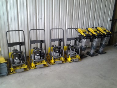 Patin vibrant spécial pavés - 80 kgs - 45x45 cm - Réserve d'eau_1