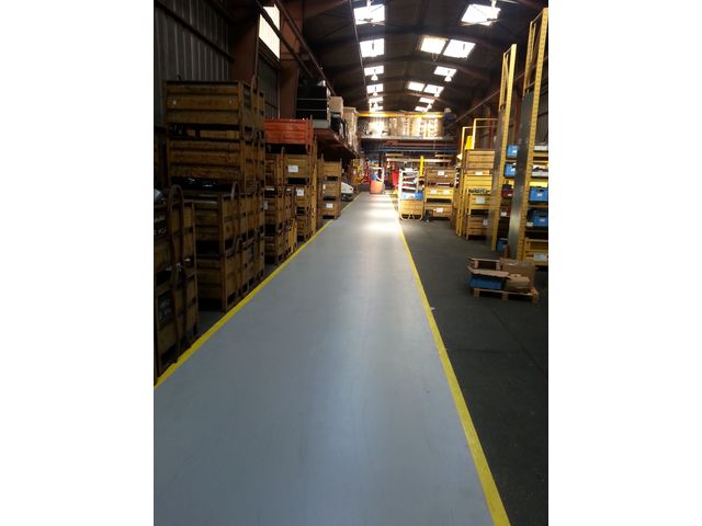 Résine de sol filmogène en polyuréthane bicomposante, idéale pour le marquage et la signalisation au sol - TOPCOLOR TLM_1