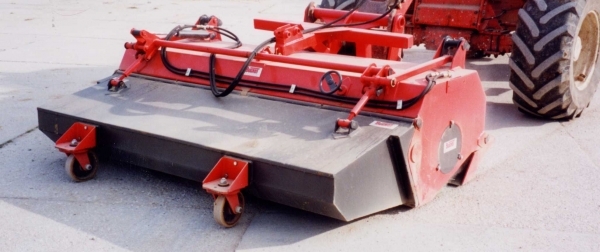 Balayeuse ramasseuse industrielle BR 250 - Bugnot - 2,50m avec bac hydraulique_1