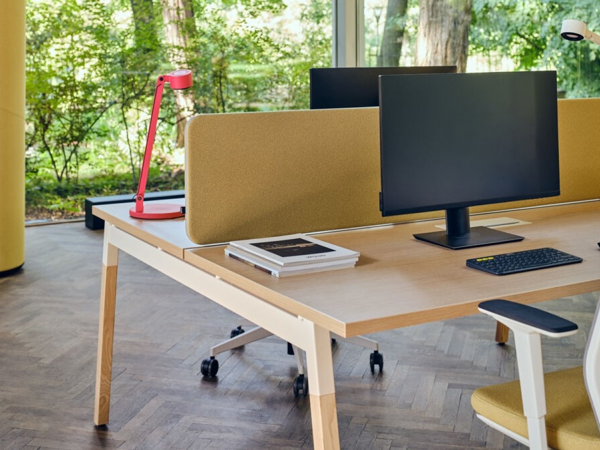 Bureau bench OGI W - style raffiné et minimaliste avec pieds en bois de frêne naturel_1
