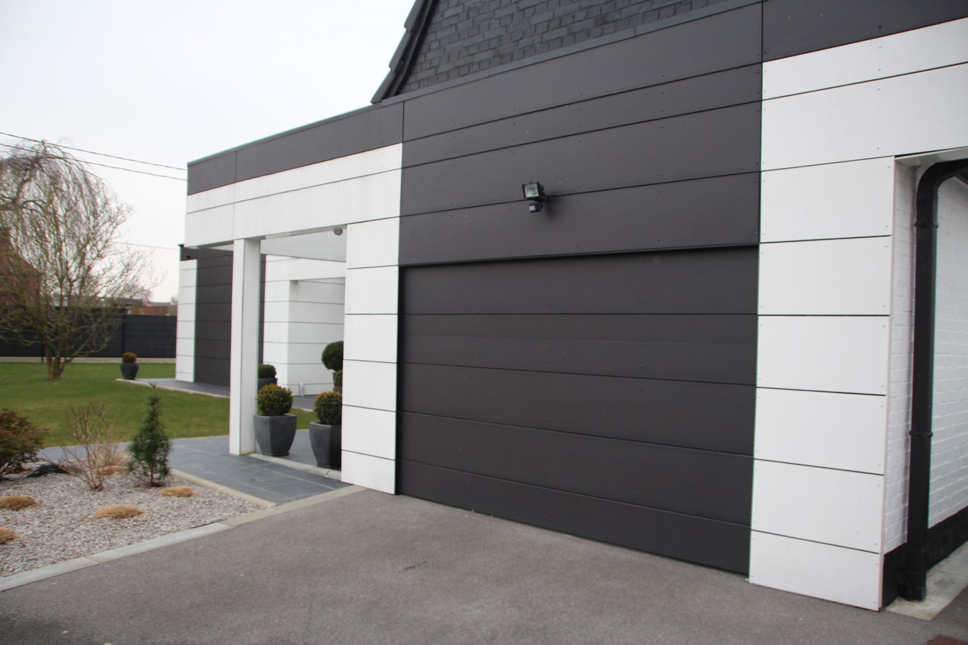 Porte de garage sectionnelle affleurante_1