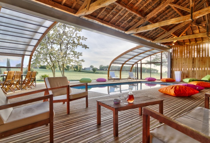 Abri piscine haut adossé avec motorisation télécommandée