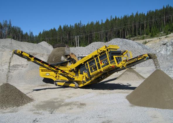 Cribleuses Explorer 1500 - 7,7m3 de trémie - 5,4m² étages supérieurs et inférieurs_1