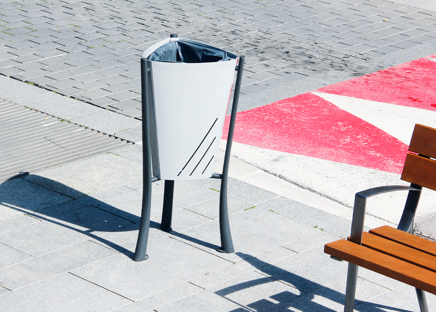 Poubelle publique Minsk PA612 - acier zingué peint avec seau intérieur et piètement en fonte ductile_1