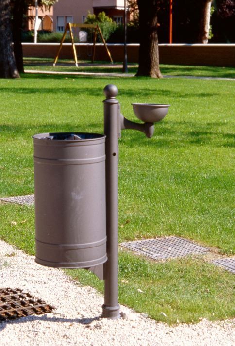 2275.000.002 - Poubelles Melia - Neri - Hauteur 110 cm - Acier galvanisé avec anneau serre-sac_1