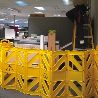 Barrière de sécurité mobile portable - 4000 mm ouverte - Polyéthylène jaune - 16 panneaux_1