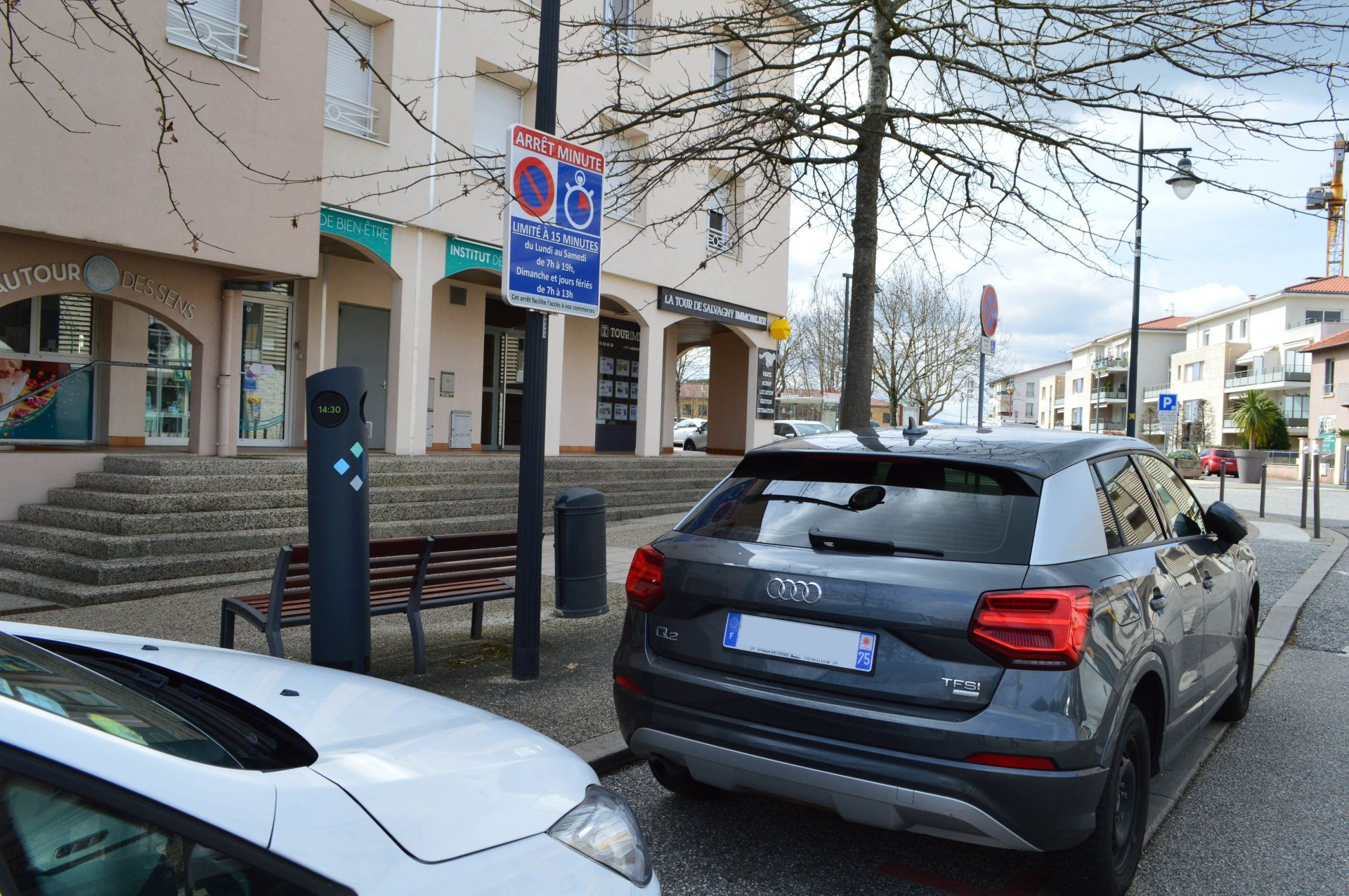 Borne de stationnement arrêt minute_2