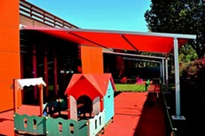 Pergola murale Storistes de France - aluminium, coffres intégrés, manoeuvre électrique et toile personnalisable_1