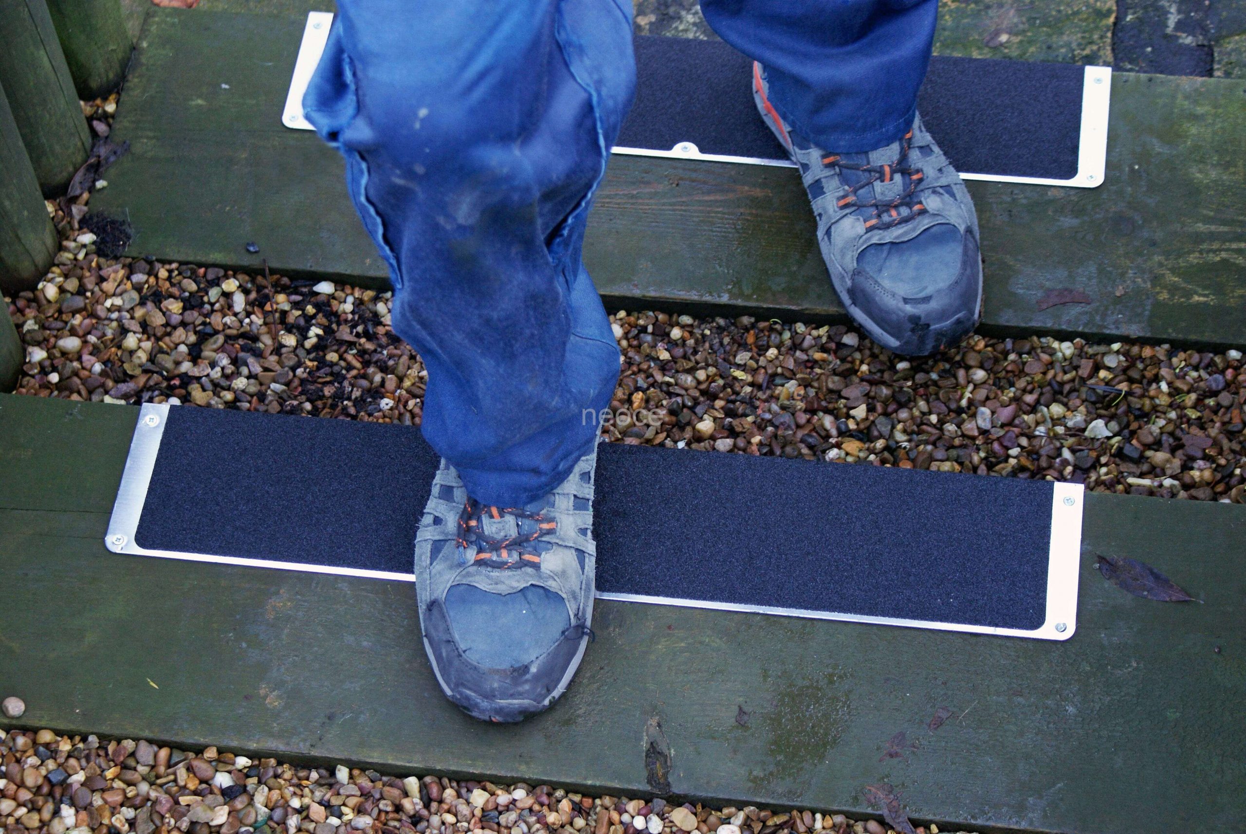 Nez de marche aluminium antidérapant - Dimensions 63,5 × 12 × 4,5 cm_1