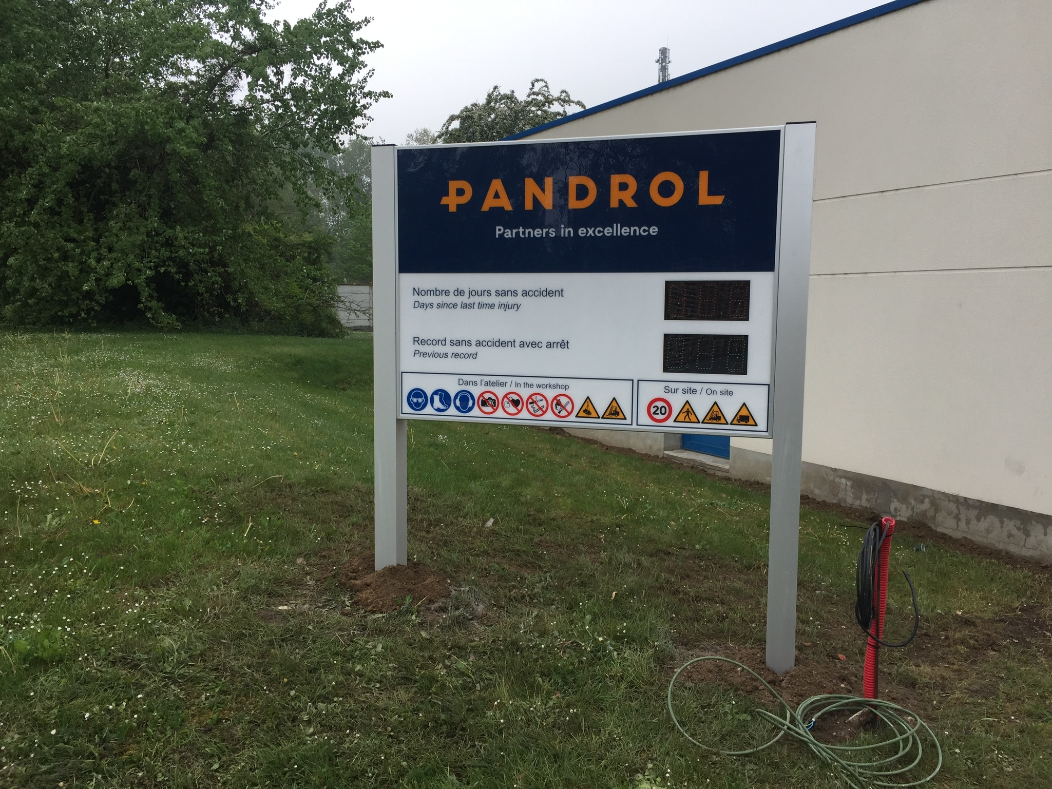 Panneau Dibond imprimé avec modules LED intégrés pour résultats de sécurité