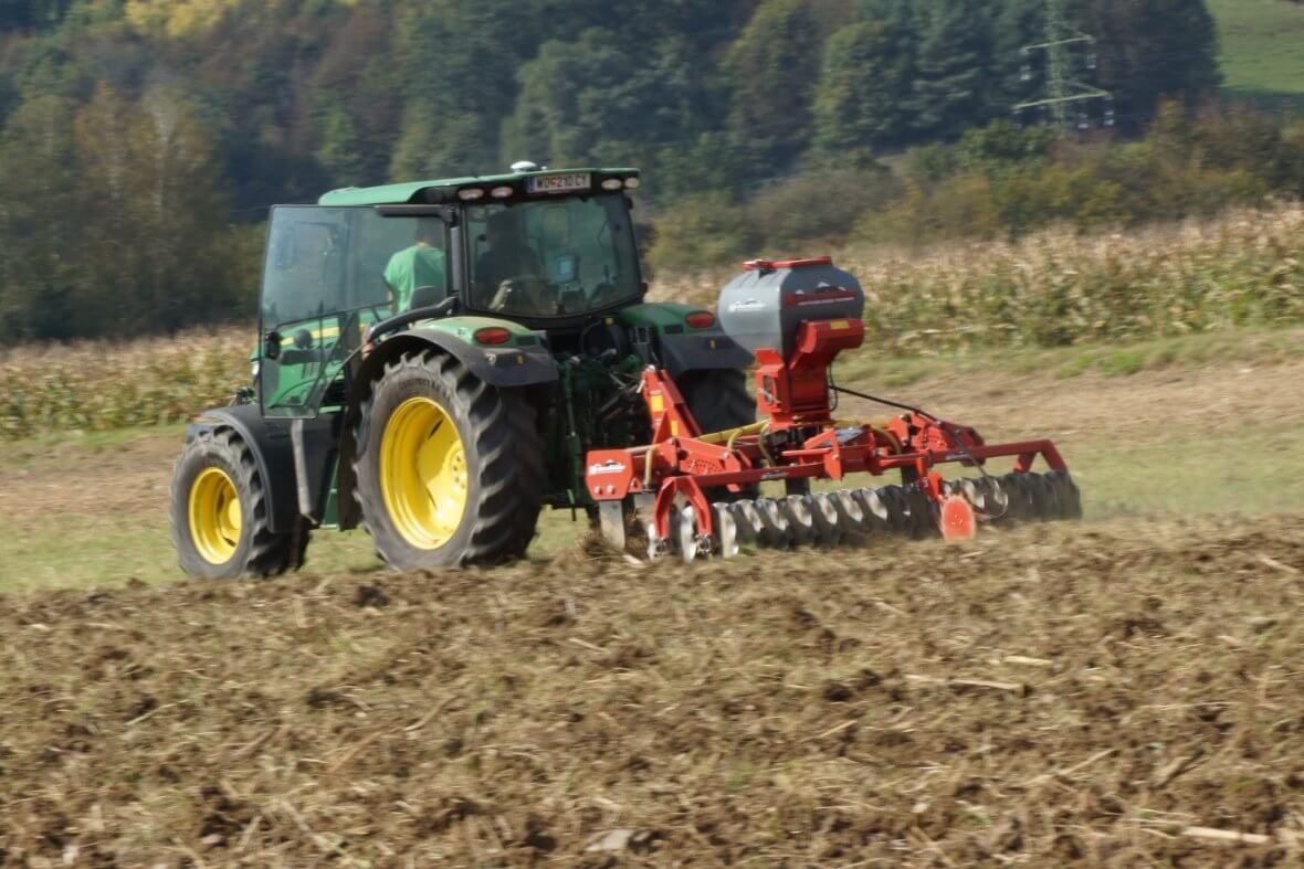 Semoir pneumatique - Thomas Hatzenbichler Agro-Technik GmbH - Modèle Air 8, Air 16, Air 24 pour semis à la volée_1