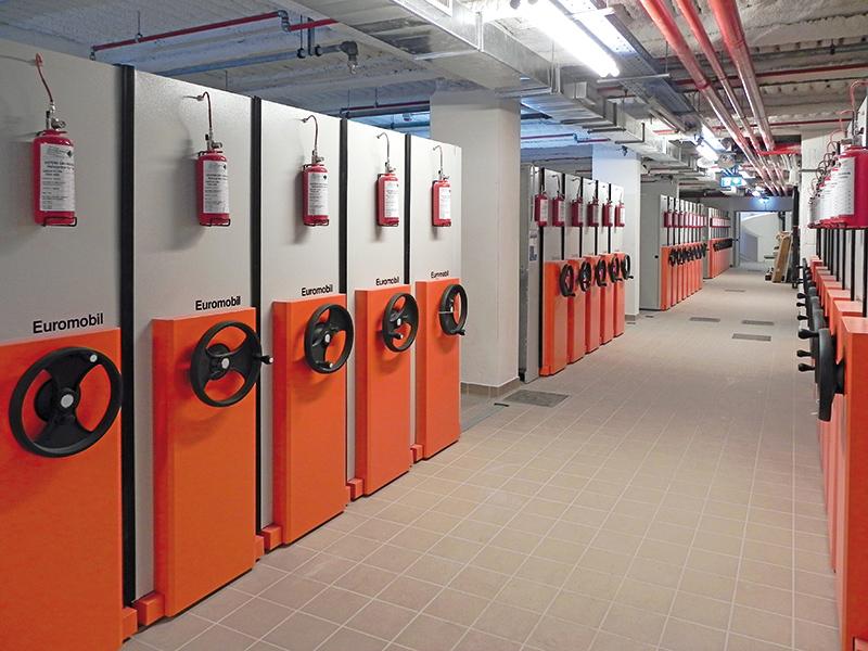 Stockage d'archives sur rayonnages mobiles - Optimisation de l'espace pour bibliothèques, bureaux et pharmacies_1