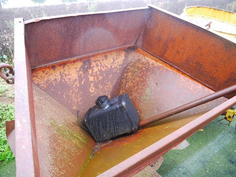 Saleuse / épandeur à sel France Neige SRL - capacité 300L - modèle traîné - occasion - bon état_1