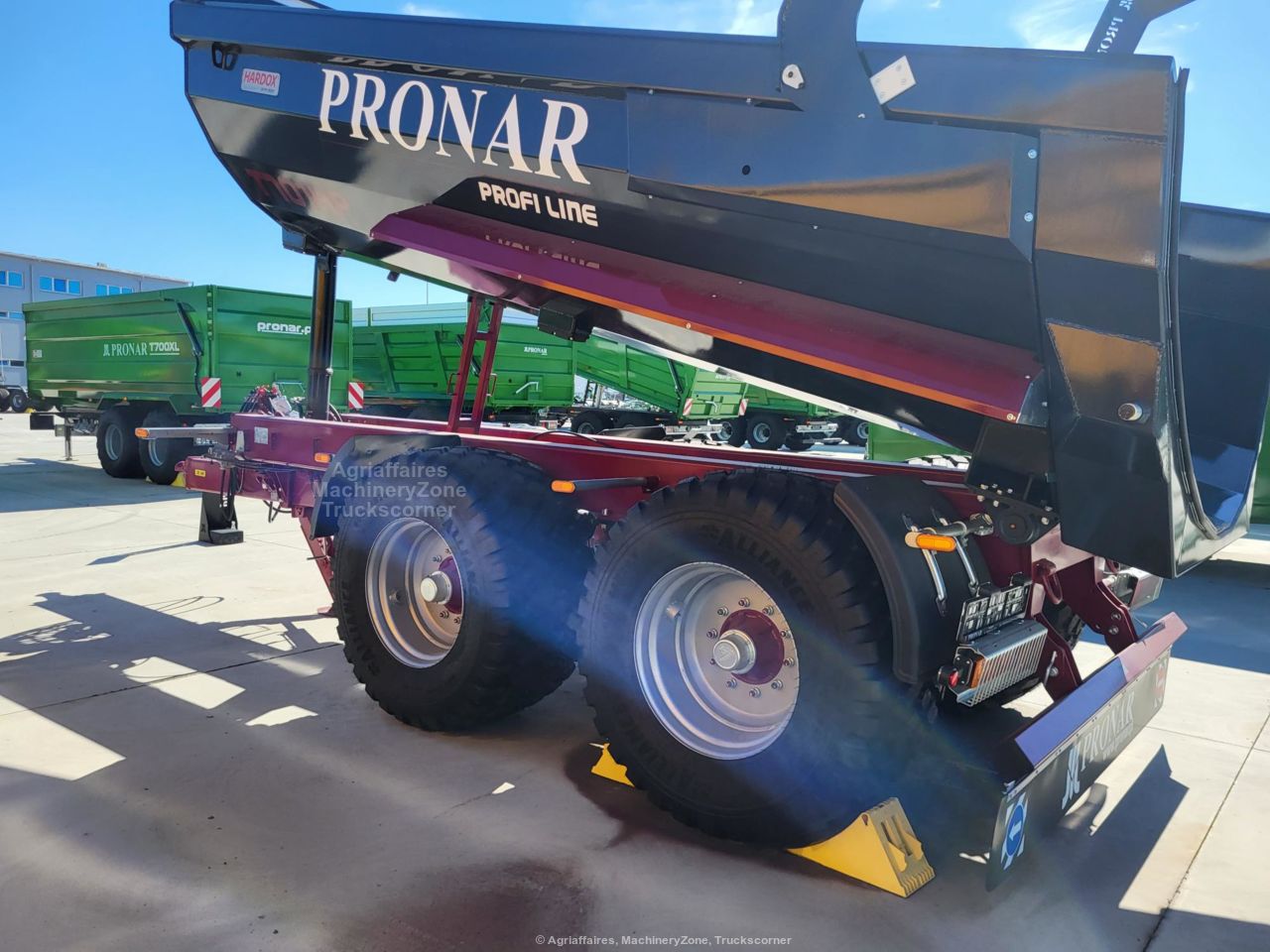 Benne TP avec suspension type bogie, ressorts paraboliques - PRONAR T701HP_1