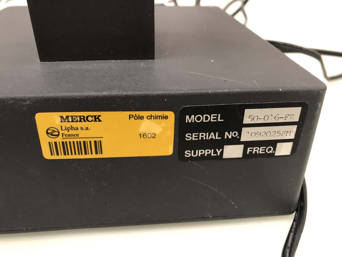 Chromatographie flash d'occasion - Jones Chromatography 50-016-FZ - Référence P21091259 - Laboratoire pharmaceutique_1