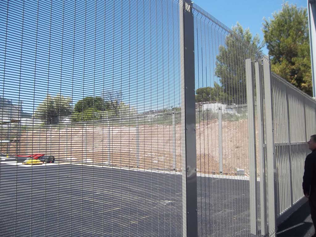 Portail coulissant autoportant - droit et ajouré - GEMCLÔTURES_0