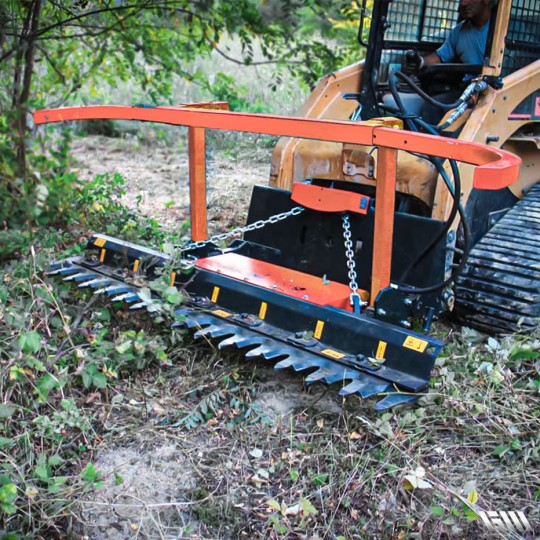 Taille-haie pour chargeuse avec lames Hardox 450