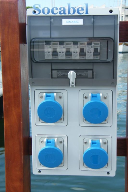 Borne marina - Tahiti simple - H1200mm x L400mm x P170mm - Coffret électrique étanche IP67 - Support bois IROKO_1