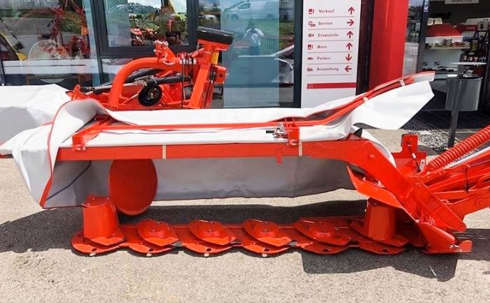 Faucheuse à disques KUHN GMD 240 - largeur de coupe 2,40 m - relevage hydraulique - 6 disques_1