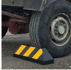 Butée de parking en caoutchouc - idéale pour camions - dimensions 560mmx150mmx150mm - réf BPARK560NJ_1